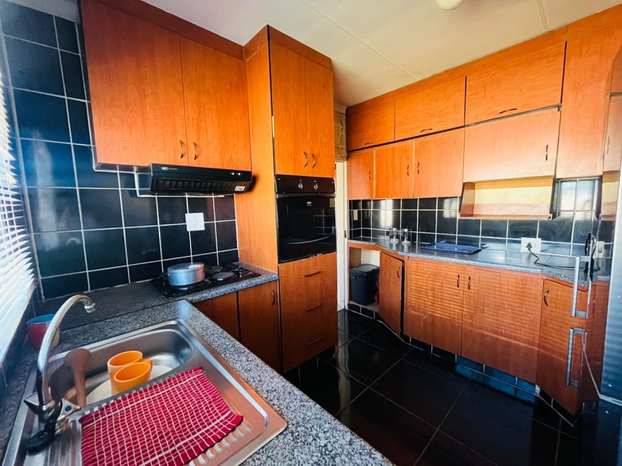 3 Bedroom Property for Sale in Molifi Tau Kloof Free State